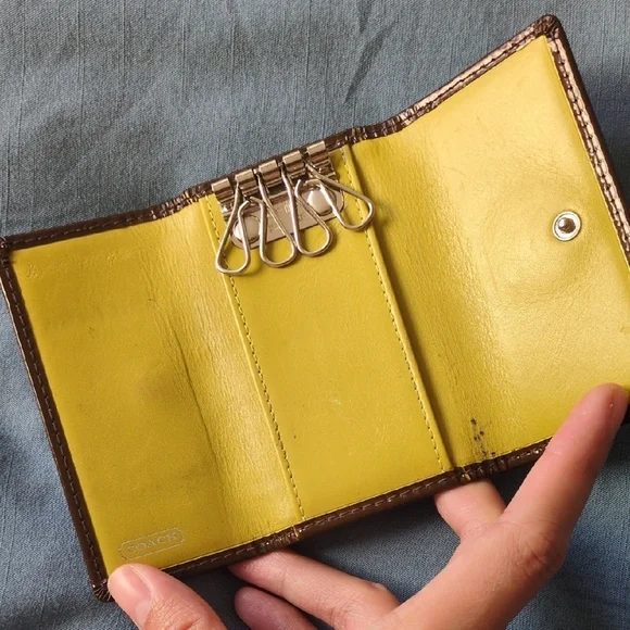 Coach Brown Leather Key & Card Holder with Embossed Logo - Picture 2 of 6